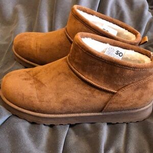 SO size 9.5 slip on ankle boot